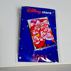 Disney 2001 Exclusive Commemorative Pin (not opened)